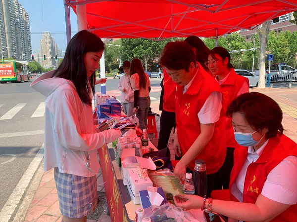 助力學子圓夢，踐行國企擔當  安徽鹽業(yè)地產集團組織愛心助考公益活動